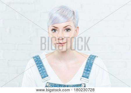 Portrait of beautiful young woman in twiggy-style.