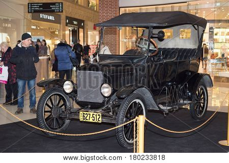 Moscow, Russia - April 02, 2017: Ford Model T, Usa, 1924. Retro Car Exibition In Shopping Mall Metro