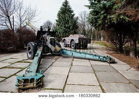 Old Vintage Military Howitzer At City Pedestal.