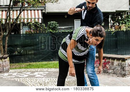 a guy helping a young girl with the heimlich desobstruction while she's choking