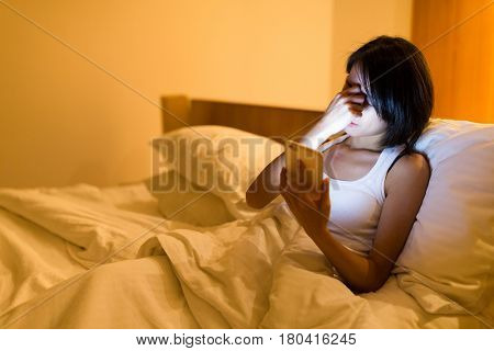 Woman feeling headahce when using cellphone