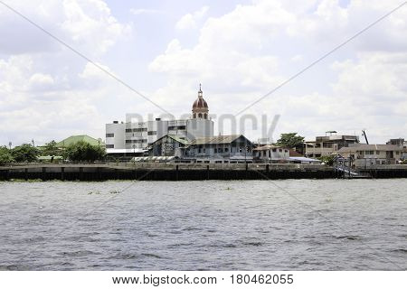 Cities along the Chao Phraya include Nakhon Sawan Uthai Thani Chainat Singburi Ang Thong Ayutthaya Pathum Thani Nonthaburi Bangkok and Samut Prakan listed from north to south. These cities are among the most historically significant and densely populated