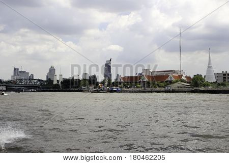 Cities along the Chao Phraya include Nakhon Sawan Uthai Thani Chainat Singburi Ang Thong Ayutthaya Pathum Thani Nonthaburi Bangkok and Samut Prakan listed from north to south. These cities are among the most historically significant and densely populated