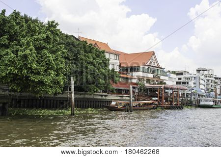 Cities along the Chao Phraya include Nakhon Sawan Uthai Thani Chainat Singburi Ang Thong Ayutthaya Pathum Thani Nonthaburi Bangkok and Samut Prakan listed from north to south. These cities are among the most historically significant and densely populated
