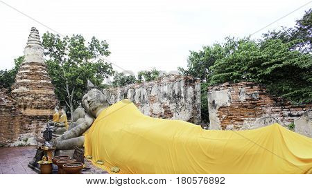 Faith has many Buddhist merit gilded Buddha makes the beauty of the golden Buddha. The main idea is to ignore the evil propensities.