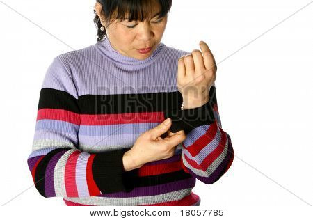 외출 준비를 자신을 smartening 아시아 숙 녀.