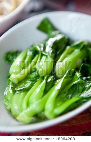 เด็กสีเขียวนึ่งอร่อย bok choi ผักโอเรียนเต็ลในเหล็ก