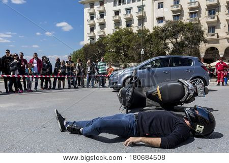 First Aid, Victim Liberation In An Car Accident