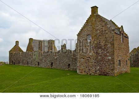 Slotsruin bygning