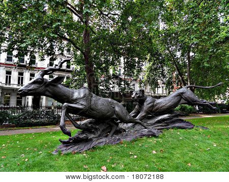 Veado & estátua do Leão