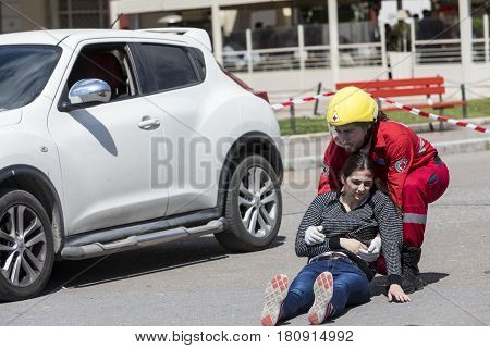 First Aid, Victim Liberation In An Car Accident