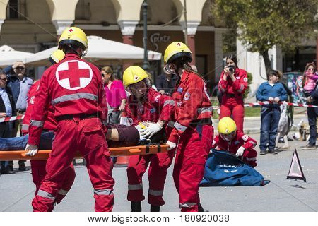 First Aid, Victim Liberation In An Car Accident
