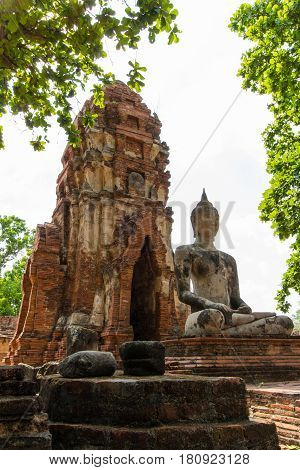 Wat Mahathat in Buddhist temple complex in Ayutthay.Thailand.