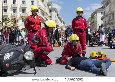 First Aid, Victim Liberation In An Car Accident