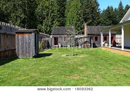 Tarihi kale Nisqually. Bahar zamanı.