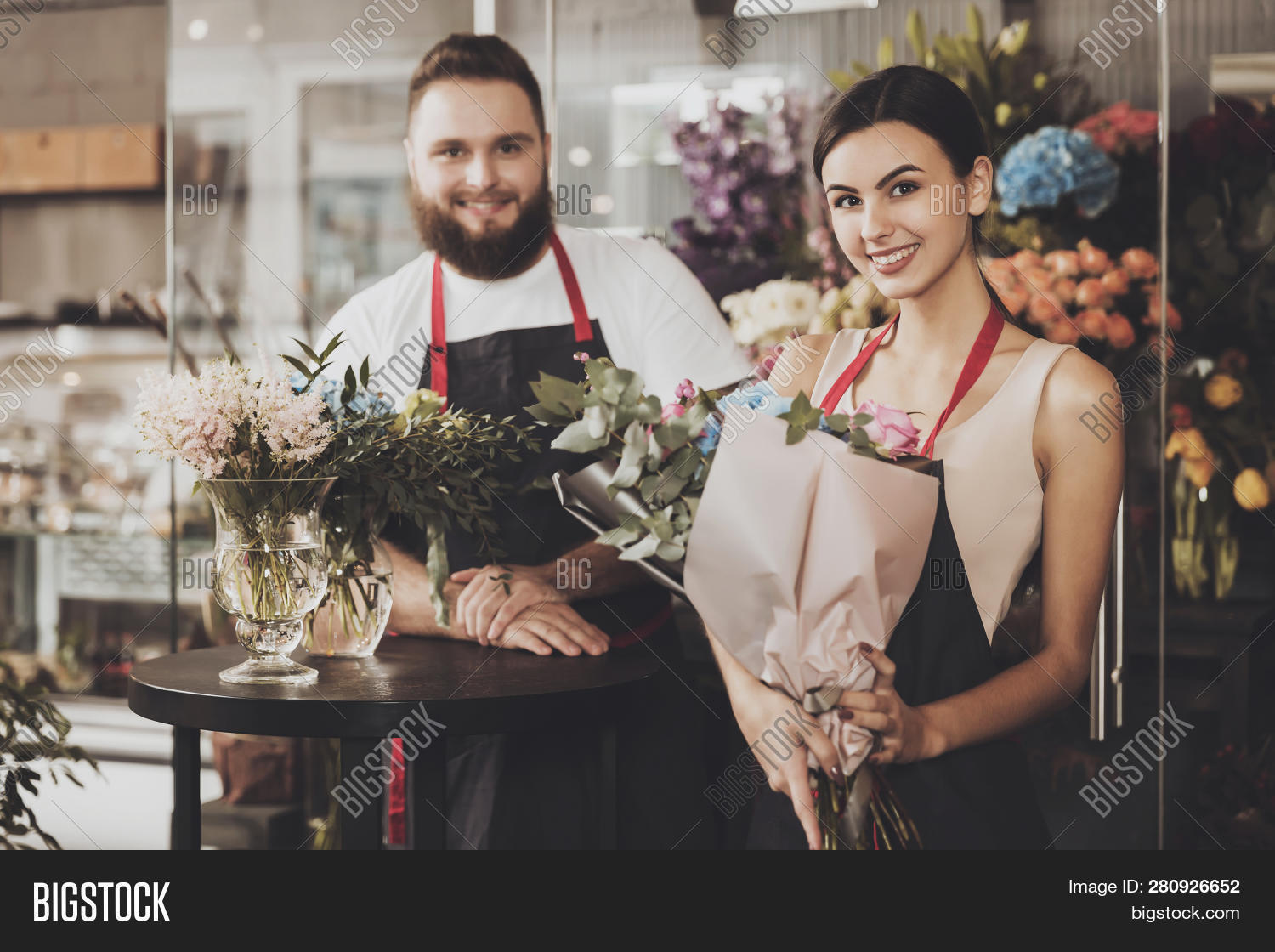 Imagen y foto Cute Female Florist (prueba gratis) Bigstock