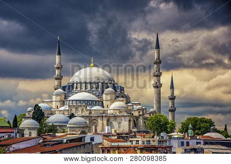 The Blue Mosque In Istanbul Is A Major Tourist Attraction, And Was Built Between 1609 And 1616