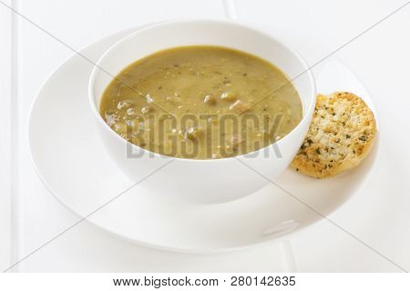 Small Meal Of Half A Can Of Pea And Ham Soup With One Garlic Toast. Total Calories 180, Or 754 Kiloj