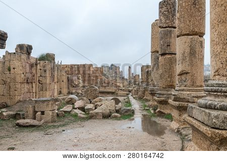 Jerash, Jordan, December 08, 2018 : Remains Of Temple The Macellum In The Great Roman City Of Jerash