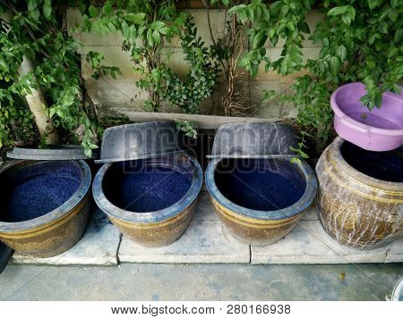 Indigenous And Wisdom Knowledge Of Thai People At Sakom Nakorn And Phrae About Natural Colors Mauhom