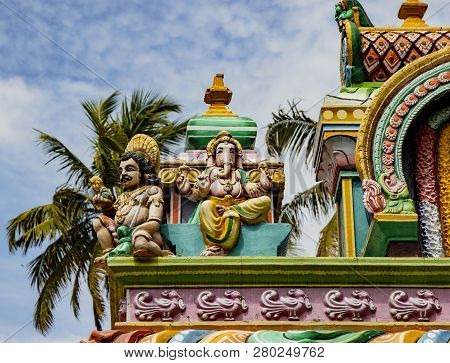 Monroe Island, India, Mar 15, 2018: Close Detail Of Statues On Tranditional Hindi Temples In India