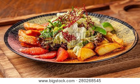 Modern Arabic Cuisine In 2019. Asian Salad Of Fried Salmon, Avacado, Grapefruit And Salad Mix, With