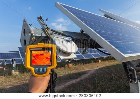 Thermoscan(thermal Image Camera), Industrial Equipment Used For Checking The Internal Temperature Of