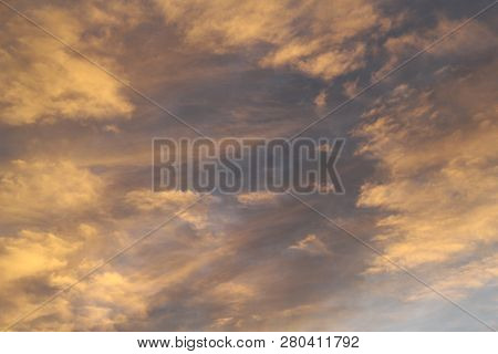 Colors And Lights Of The Sun Reise On The Sky