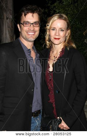 LOS ANGELES - DEC 17: Rick Hearst og kone på 2011 Tom / Achor årlige julefrokost på Privat