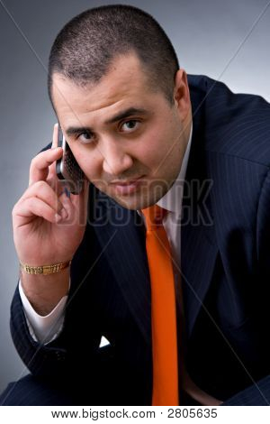 Homem de negócios, falando no telefone