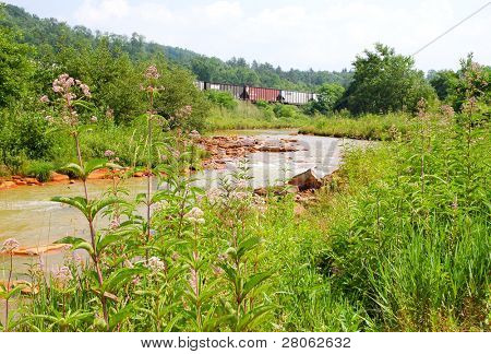 Sitio del desastre de Johnstown Flood y agua del río orange