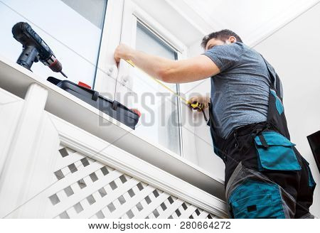 Handyman Measuring Window For Cassette Roller Blinds.