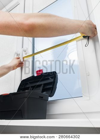 Handyman Measuring Window For Cassette Roller Blinds.