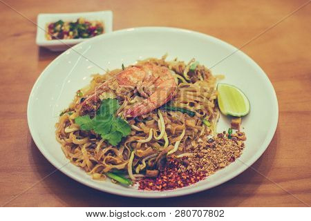 Phad Thai Fried Flat Rice Noodles With Prawns
