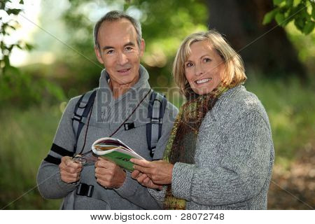 Senior Couple spazieren gehen