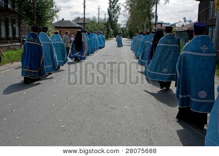 TOMSK, Rusia - el 9 de agosto: Ortodoxa procesión en Tomsk y celebraciones dedicadas a la segunda buscarEn