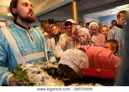 TOMSK, Rusia - el 9 de agosto: Celebraciones ortodoxas dedicadas al segundo hallazgo de un trabajo de maravilla me