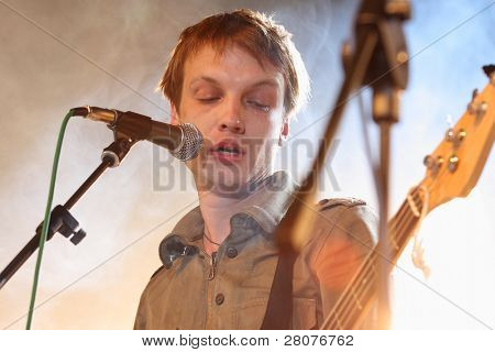 TOMSK, Russische Föderation - Juni 28: Egor Timofeev - russische Sänger und Musiker, Leiter der Pop-Rock-Gruppe 