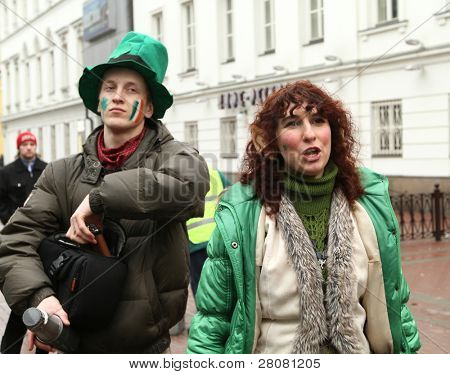 Moskwa, Rosja - 21 marca: Na Arbat Street oznaczenie St Patrick's Day, to stało się ostatnio Margo