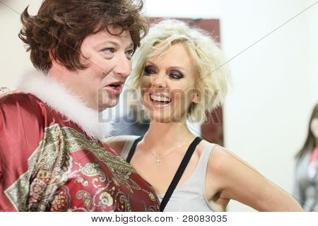 มอสโก - 18 เมษายน: Yuri Galtsev นักแสดงและนักร้อง Valeria ปฐมทัศน์ kompozitor Raimonds พอลส์และ po