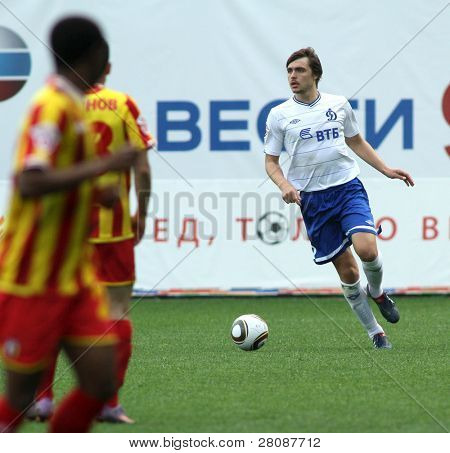 Moscovo - 15 de maio: Defensor do Dinamo Aleksandr Epurjanu em um jogo da 11ª Jornada do futebol russo