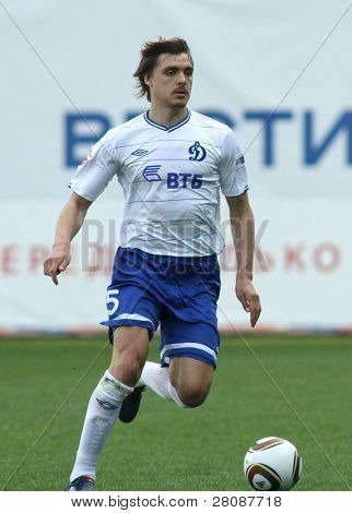 Moscovo - 15 de maio: Defensor do Dinamo Aleksandr Epurjanu em um jogo da 11ª Jornada do futebol russo