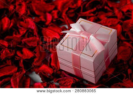 Background, The Composition Of The Petals To The Day Of St. Valentine