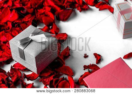 Background, The Composition Of The Petals To The Day Of St. Valentine