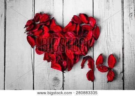 Background, The Composition Of The Petals To The Day Of St. Valentine