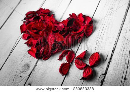 Background, The Composition Of The Petals To The Day Of St. Valentine