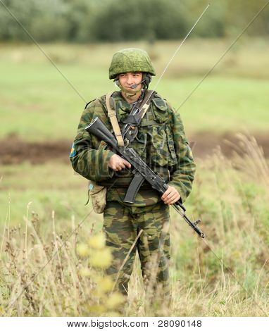 Kostroma Gebiet august 26: Fallschirmjäger Saboteur auf die Kommandozentrale Übungen mit 98 th wachen Ai