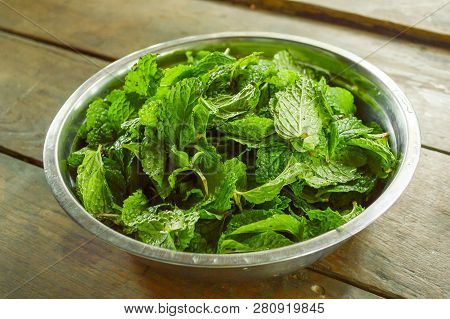 Close Up Fresh Mint Leaves On Wooden Table