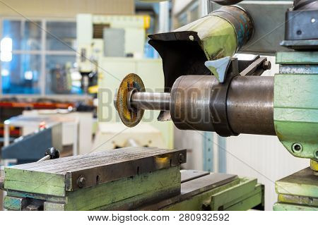 Old Internal Grinding Machine. Shop For Metal Machining.