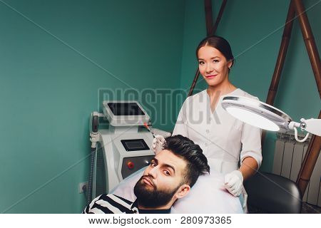 Treatment Of Baldness With Beauty Injections. Mesotherapy. Plasma Lifting.